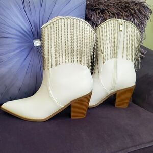 Berness white boots with rhinestones